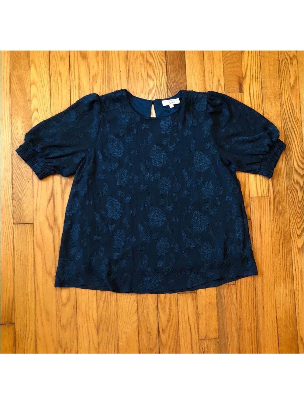 Beacon Apparel NWT Women's Deep Blue Floral Short Sleeve Blouse - Size S
